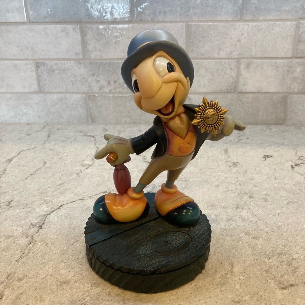 Disney Markrita 2000 Jimney Cricket Figurine pin